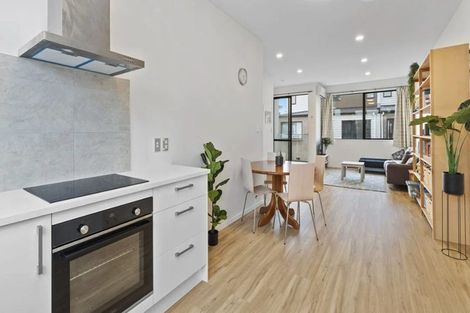 Photo of property in 5 Bloom Crescent, Sunnyvale, Auckland, 0612