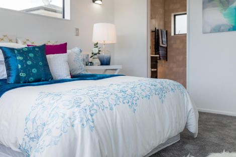 Photo of property in 14 San Casello Rise, Henderson, Auckland, 0612