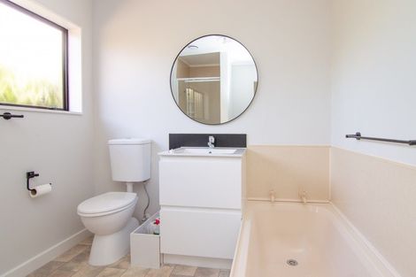 Photo of property in 15 Hanmer Place, Highbury, Palmerston North, 4412