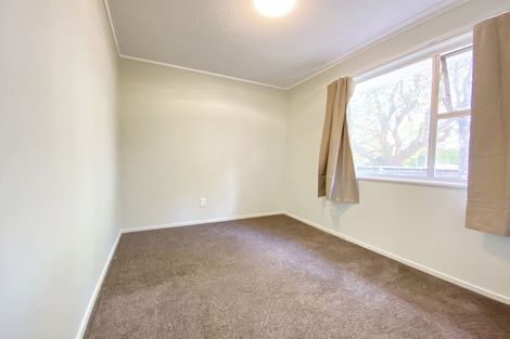 Photo of property in 13 Halcombe Place, Green Bay, Auckland, 0604