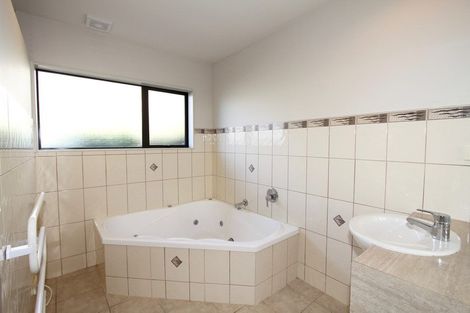 Photo of property in 45 Roberta Crescent, Orewa, 0931