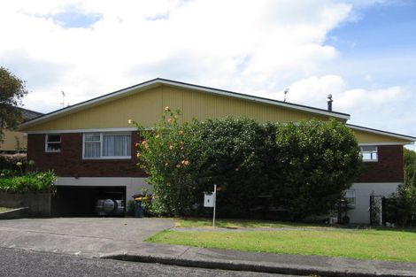 Photo of property in 2 Cloverly Crescent, Campbells Bay, Auckland, 0630