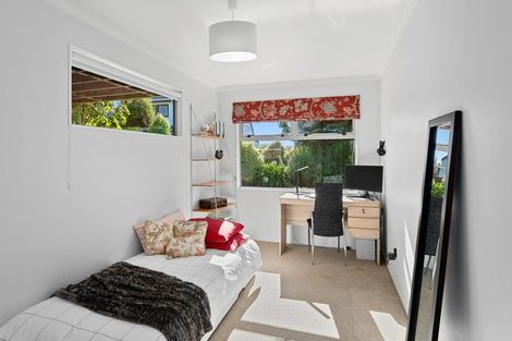 Photo of property in 15 Napier Grove, Waikanae Beach, Waikanae, 5036