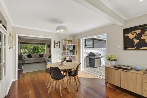 Photo of property in 10 Holford Street, Westown, New Plymouth, 4310