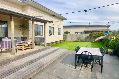 Photo of property in 10 Umu Place, Mangere, Auckland, 2022