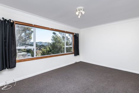 Photo of property in 11 Miles Crescent, Newlands, Wellington, 6037