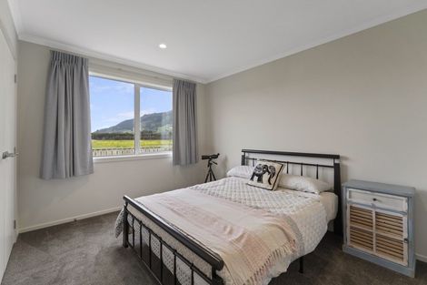 Photo of property in 3 Tapuhikura Street, Waikanae, 5036