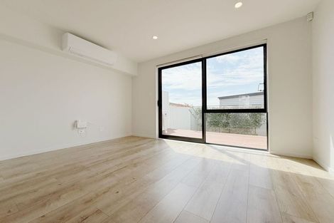 Photo of property in 4/737 East Coast Road, Browns Bay, Auckland, 0630