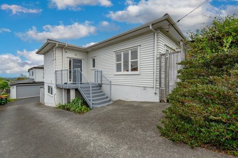 Photo of property in 79 Hobsonville Road, West Harbour, Auckland, 0618