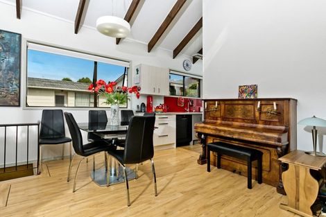 Photo of property in 2/66 Lynden Avenue, Hillcrest, Auckland, 0627