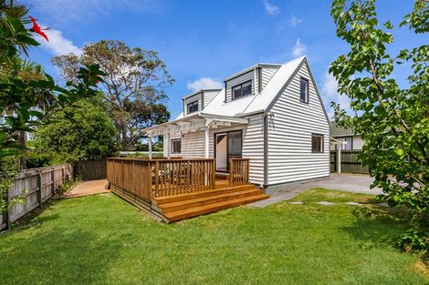 Photo of property in 2/12 Neil Avenue, Te Atatu Peninsula, Auckland, 0610