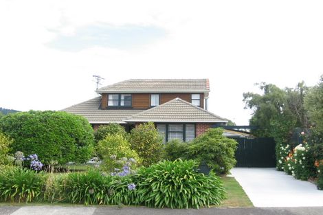 Photo of property in 12 Parera Grove, Heretaunga, Upper Hutt, 5018