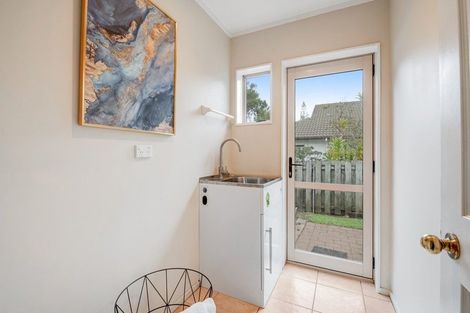 Photo of property in 36 Woodstock Road, Forrest Hill, Auckland, 0620