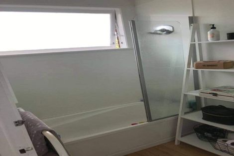 Photo of property in 1/20 Penning Road, Castor Bay, Auckland, 0620