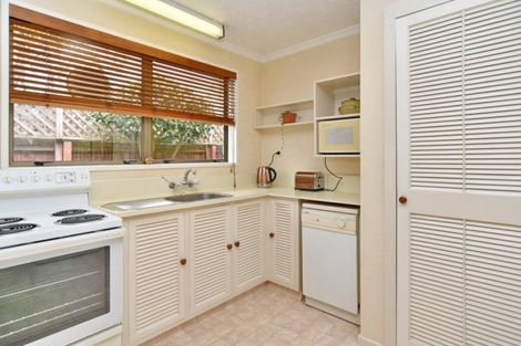 Photo of property in 17 Clivedon Place, Redwood, Christchurch, 8051