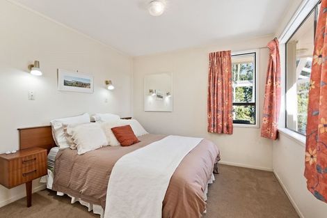 Photo of property in 92 Island Bay Road, Beach Haven, Auckland, 0626