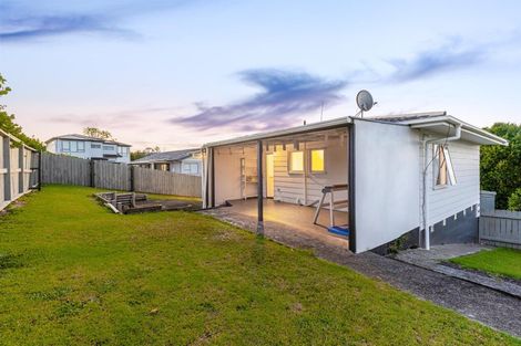 Photo of property in 22 Styca Place, Sunnyvale, Auckland, 0612