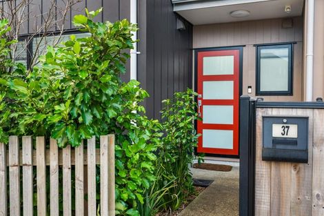 Photo of property in 37 Eileen Newey Place, Henderson, Auckland, 0612