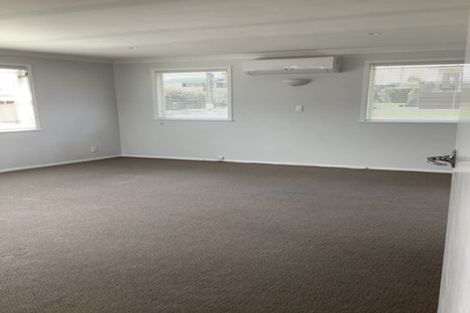 Photo of property in 1 Keats Place, Blockhouse Bay, Auckland, 0600