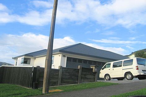 Photo of property in 11 Chastudon Place, Tawa, Wellington, 5028