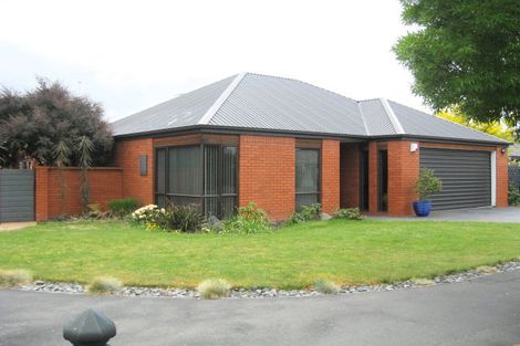 Photo of property in 2 Farnswood Place, Redwood, Christchurch, 8051