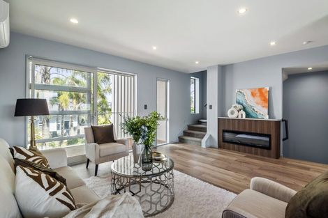 Photo of property in 2/33 Williamson Avenue, Belmont, Auckland, 0622