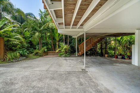 Photo of property in 10 Lyons Avenue, Murrays Bay, Auckland, 0630
