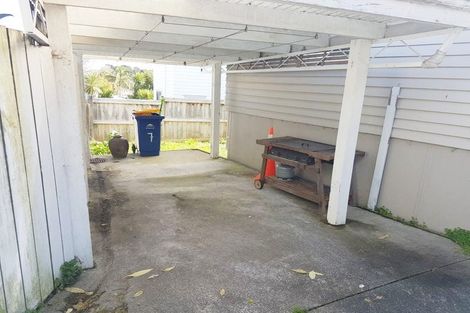 Photo of property in 2/7 Oteha Valley Road, Northcross, Auckland, 0632