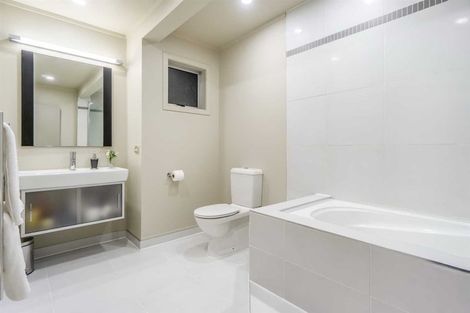 Photo of property in 42 Ravenwood Drive, Forrest Hill, Auckland, 0620