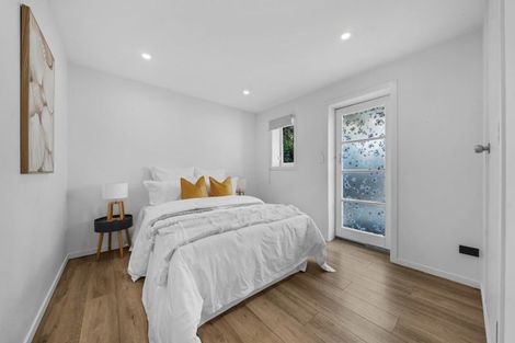 Photo of property in 4/38 Old Lake Road, Narrow Neck, Auckland, 0624