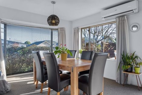 Photo of property in 4 Gwen Place, Redwood, Christchurch, 8051