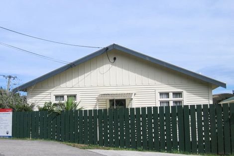 Photo of property in 200 Melbourne Road, Island Bay, Wellington, 6023