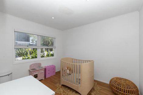 Photo of property in 106 Tiroroa Avenue, Te Atatu South, Auckland, 0610