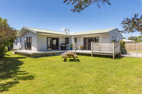 Photo of property in 7 Adrian Grove, Waikanae Beach, Waikanae, 5036