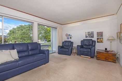 Photo of property in 76 Beechdale Crescent, Pakuranga Heights, Auckland, 2010