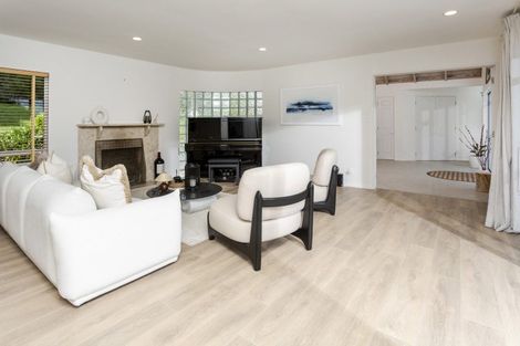 Photo of property in 30 Bernard Magnus Lane, Greenhithe, Auckland, 0632