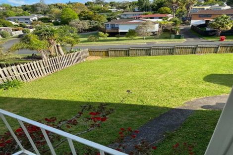 Photo of property in 25 Topliss Drive, Northcross, Auckland, 0632