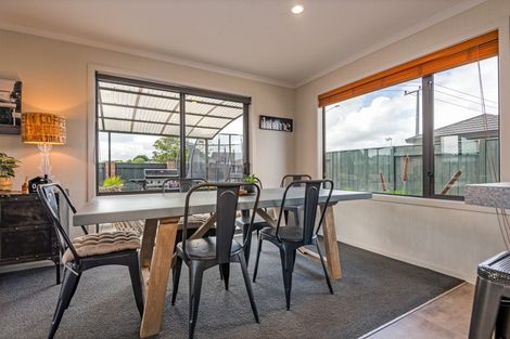 Photo of property in 4 Angelina Way, Kelvin Grove, Palmerston North, 4414