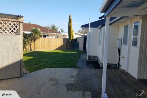Photo of property in 18 Cumberland Place, Kelvin Grove, Palmerston North, 4414