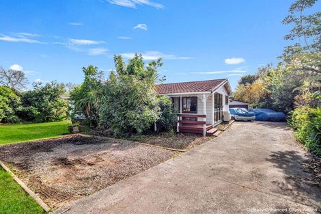 Photo of property in 27 Ray Small Drive, Papakura, 2110