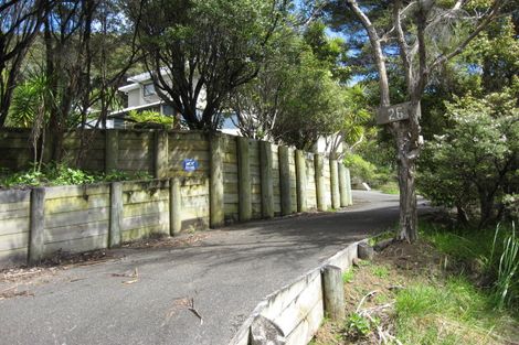 Photo of property in 26 Rayner Road, Piha, 0772