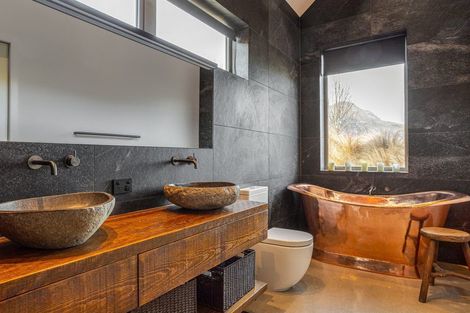 Photo of property in 92 Threepwood Road, Lake Hayes, Queenstown, 9371