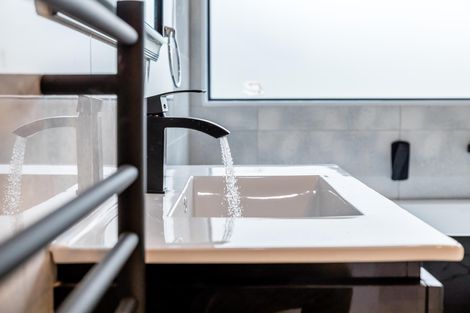 Photo of property in 14 San Casello Rise, Henderson, Auckland, 0612