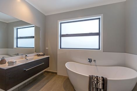 Photo of property in 13 Boocock Crescent, Orewa, 0931