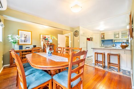 Photo of property in 84 Pinehaven Road, Pinehaven, Upper Hutt, 5019