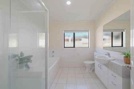 Photo of property in 18 Brittany Drive, Henderson, Auckland, 0612