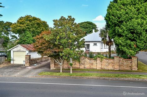 Photo of property in 21 Gray Avenue, Mangere East, Auckland, 2024