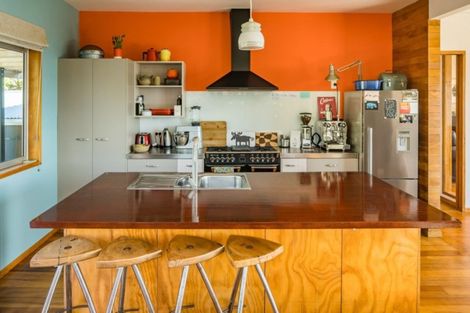 Photo of property in 42 Pukatea Street, Eastbourne, Lower Hutt, 5013