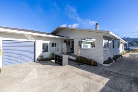 Photo of property in 40-42 Waikawa Road, Picton, 7220