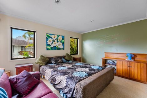 Photo of property in 4 Twin Wharf Road, Herald Island, Auckland, 0618